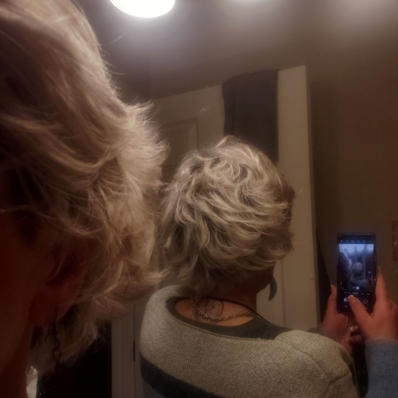 Wig - Picture 4 of 7